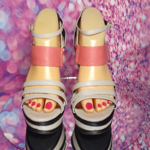 QUPID FINDER - Nude Coral Strap Black Trim Wedges - Picture 10 of 11